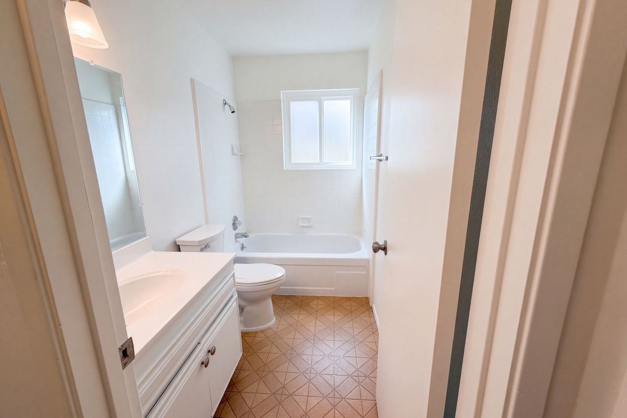 6804 Havenhurst Dr #NA - Photo 7 of 9