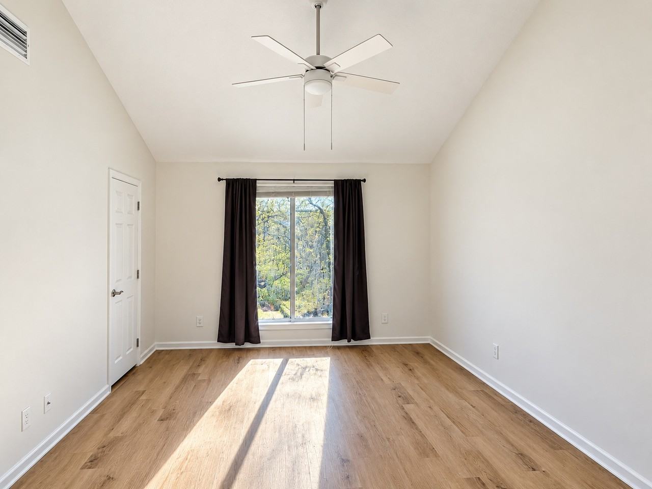 4746 Gulf Stream Ct #1 - Photo 4 of 10