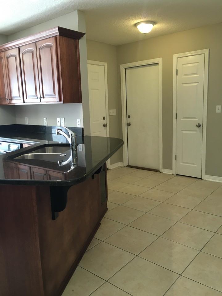 5908 Savannah Dr - Photo 3 of 13