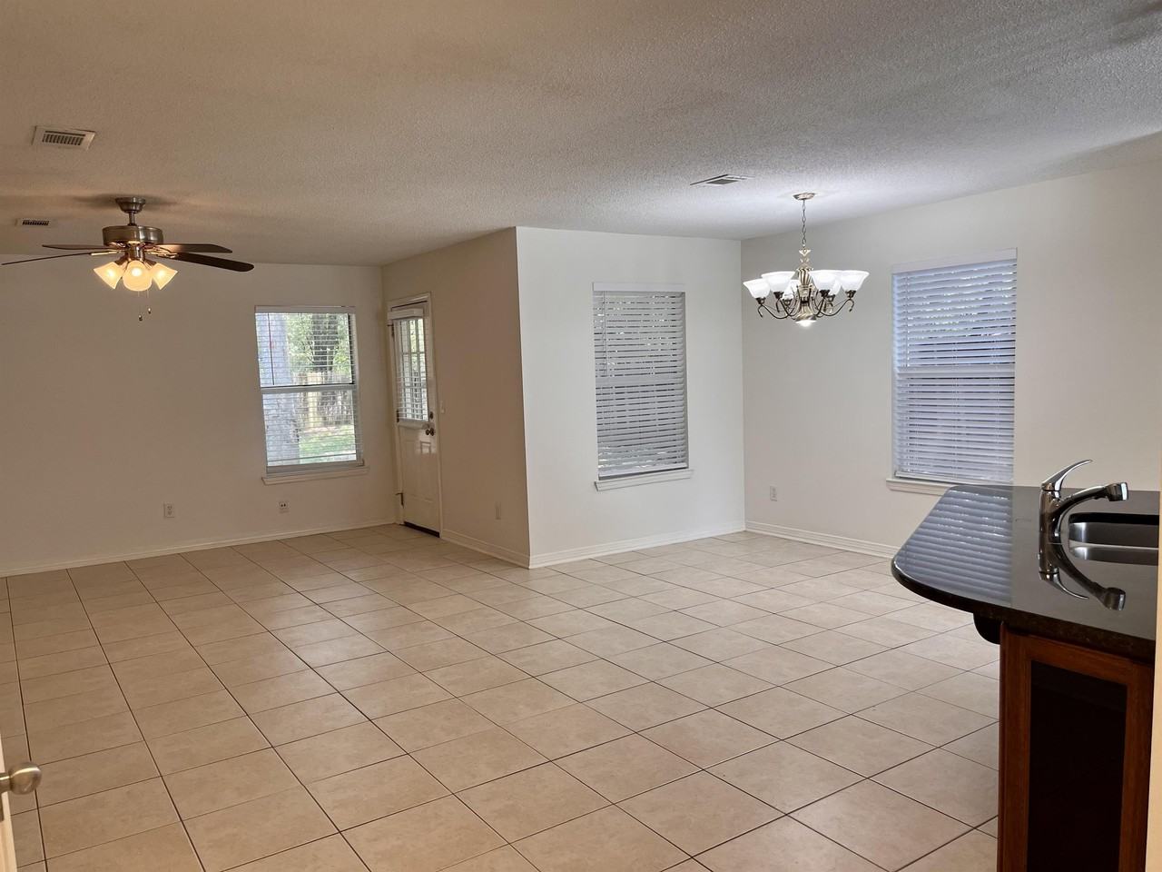 5908 Savannah Dr - Photo 4 of 13