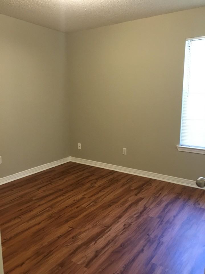 5908 Savannah Dr - Photo 6 of 13