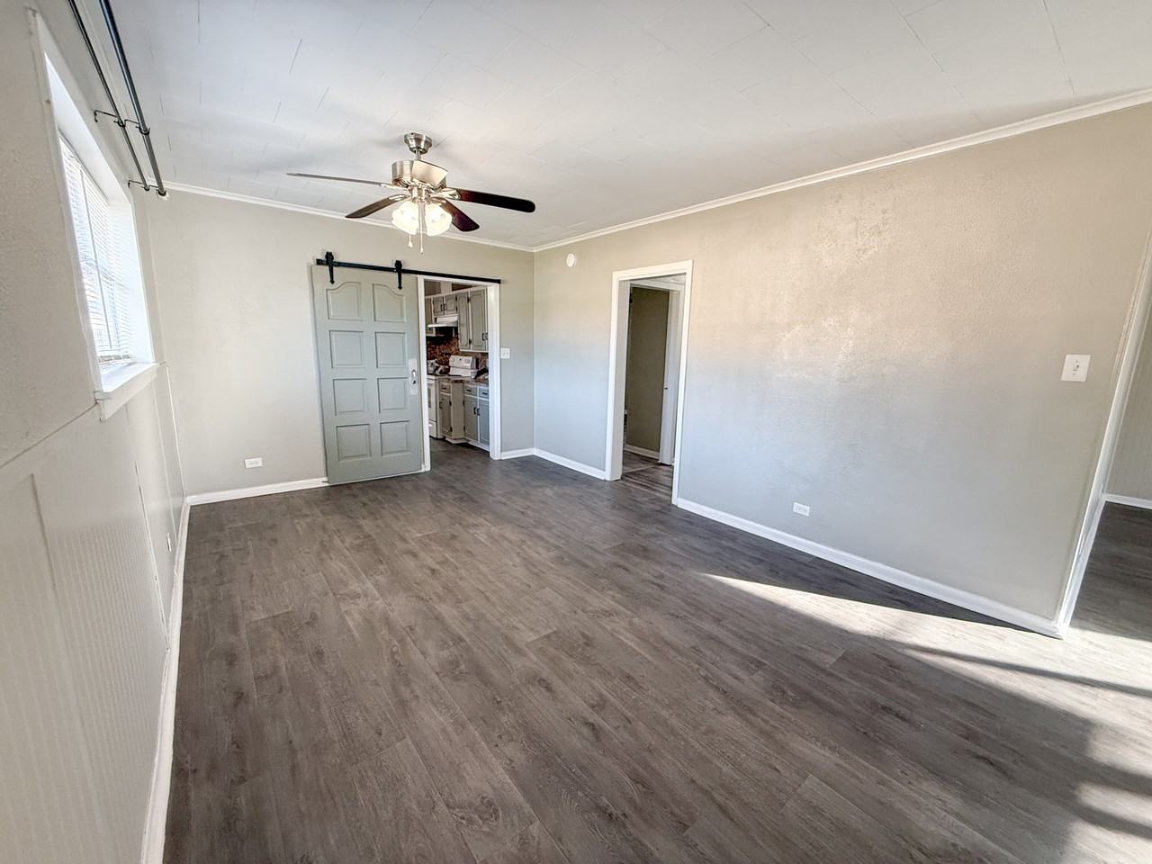 921 Marion St #1 - Photo 5 of 27