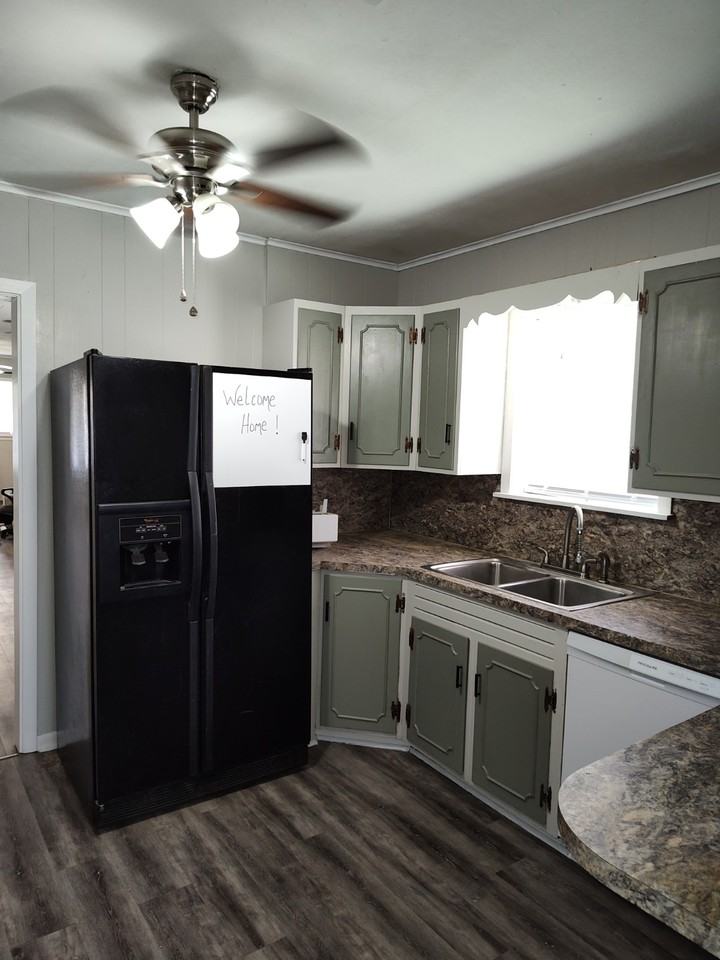 921 Marion St #1 - Photo 6 of 27