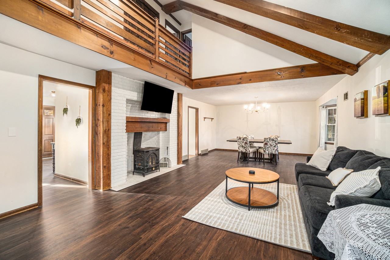715 Northeast 55th Street - Main House #MAIN - Photo 2 of 20