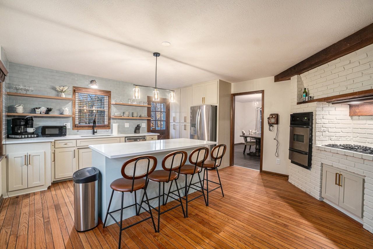 715 Northeast 55th Street - Main House #MAIN - Photo 4 of 20