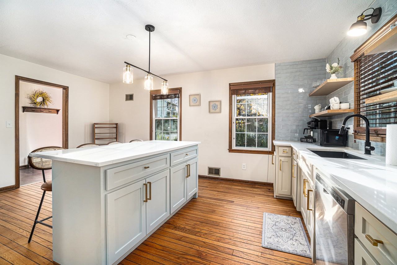 715 Northeast 55th Street - Main House #MAIN - Photo 5 of 20
