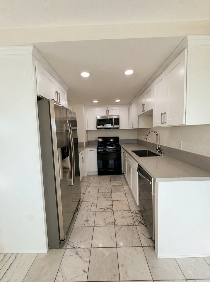 830 N Dalton Ave #1 - Photo 4 of 15