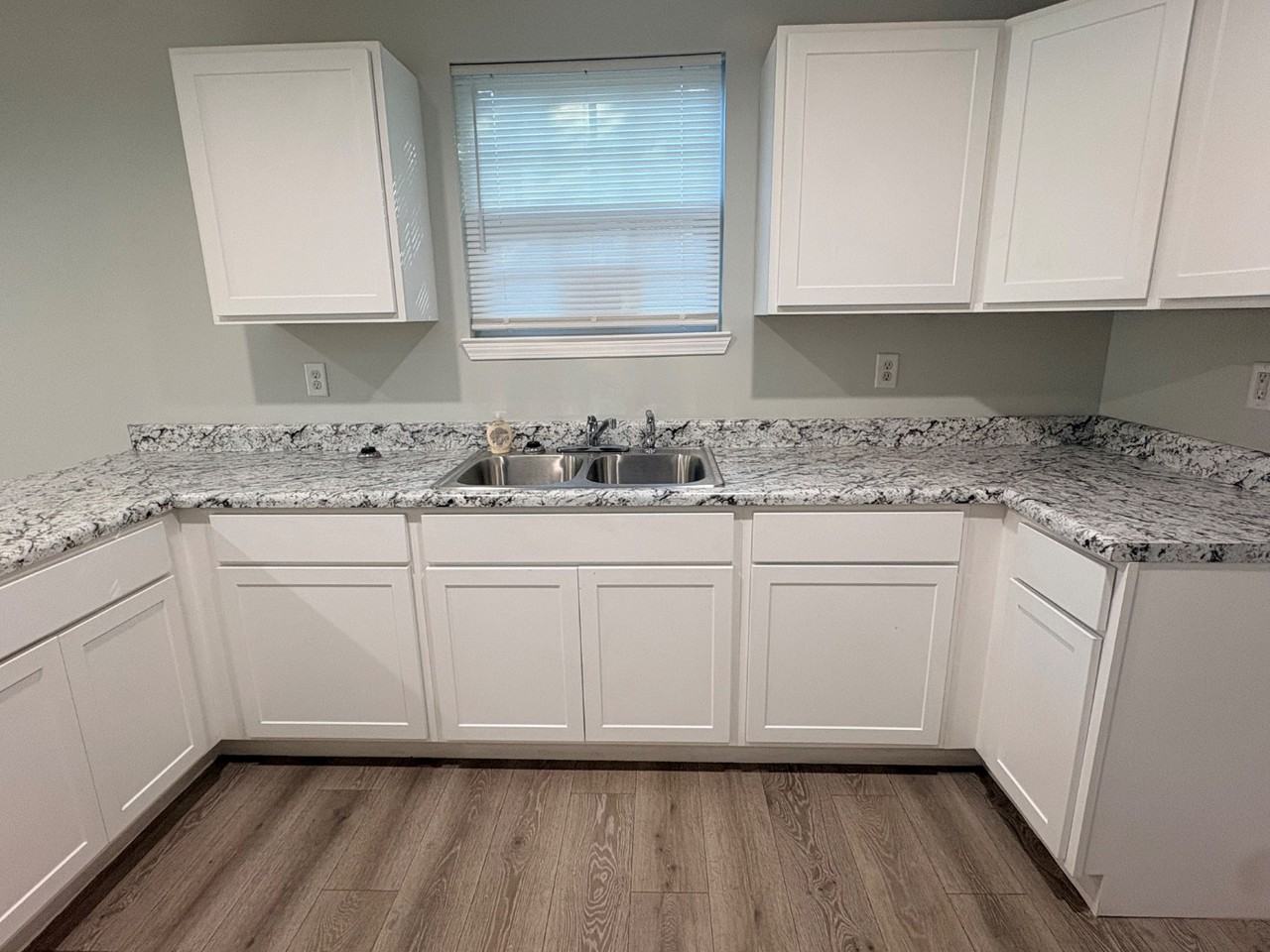 1565 Rayburn St - Photo 6 of 19