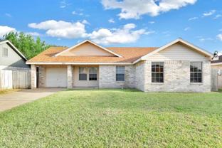 806 E Pebble Dr - Photo 1 of 1