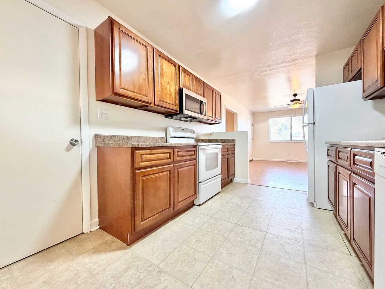 48 Newland Ct - Photo 2 of 22