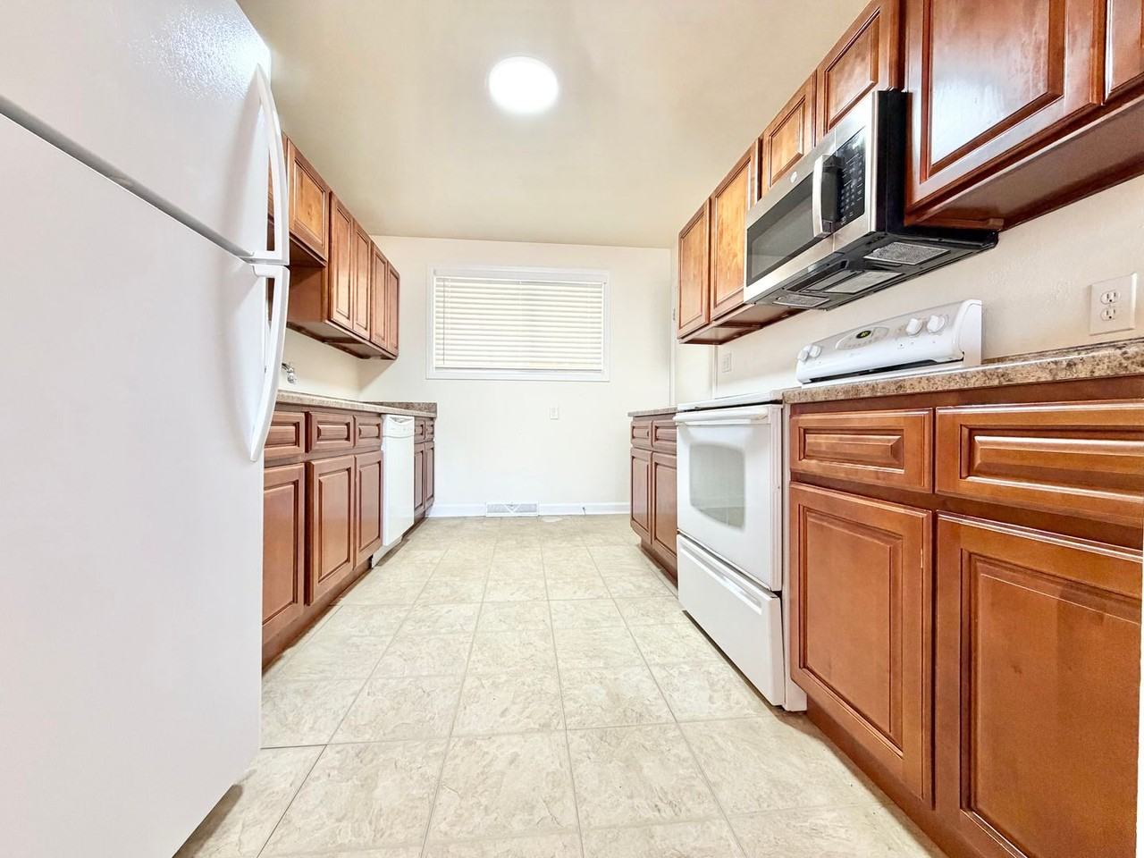 48 Newland Ct - Photo 3 of 22