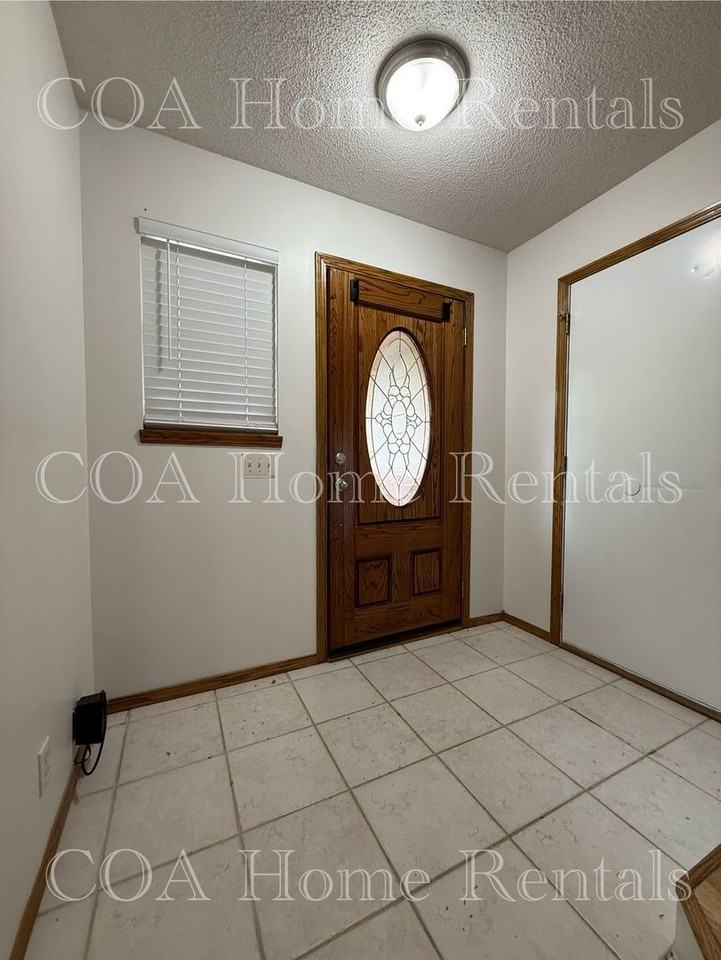1830 S Shefford Cir - Photo 3 of 37
