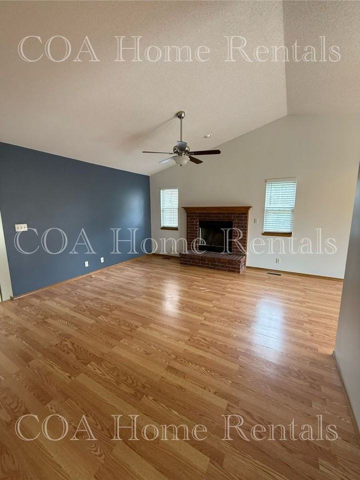 1830 S Shefford Cir - Photo 4 of 37