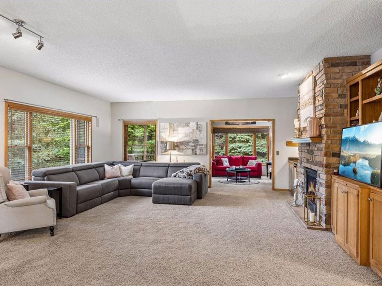 1354 Holly Ave N - Photo 2 of 27