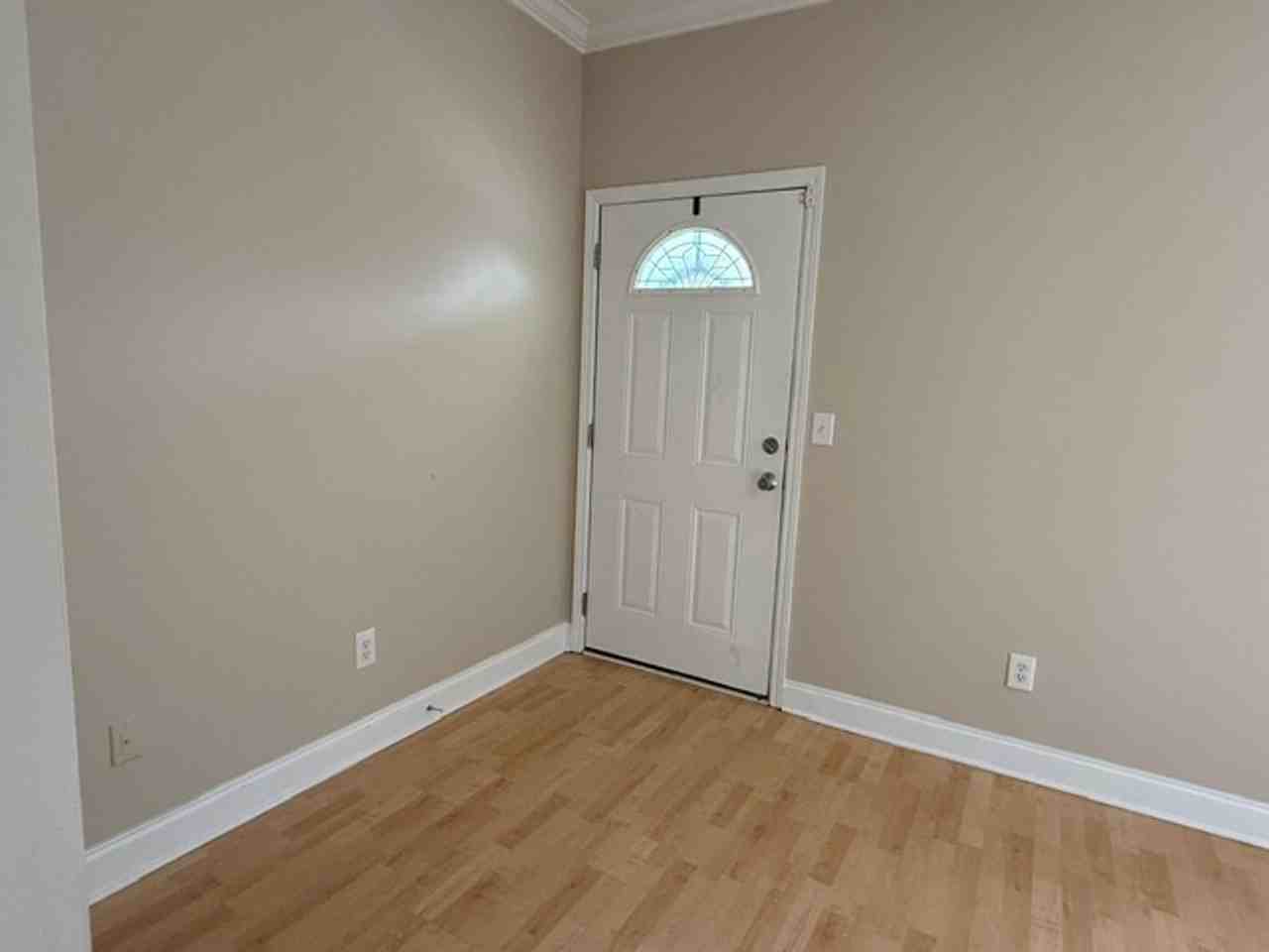 611 Church St - Photo 2 of 10