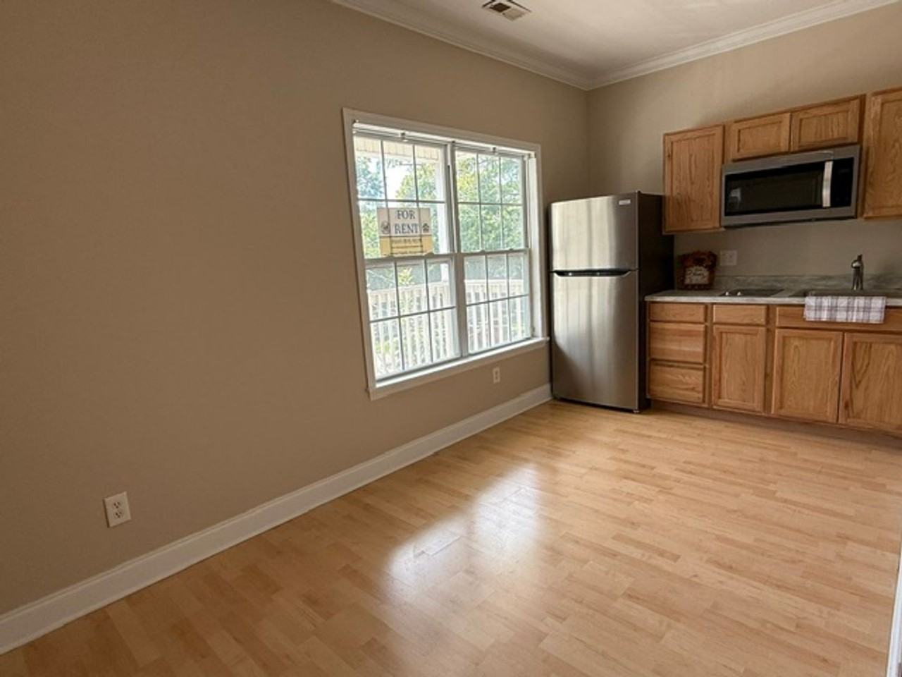 611 Church St - Photo 3 of 10