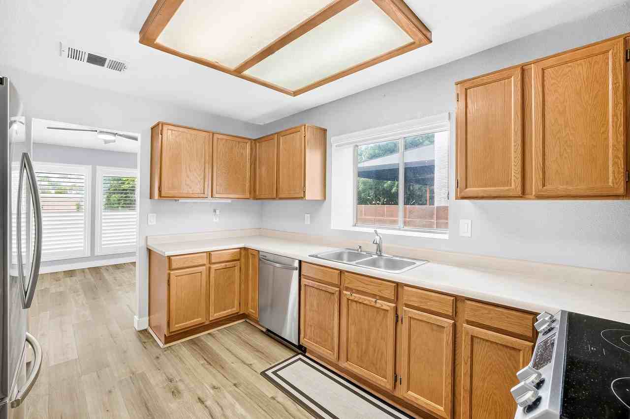 2803 Camelback Ln - Photo 3 of 14