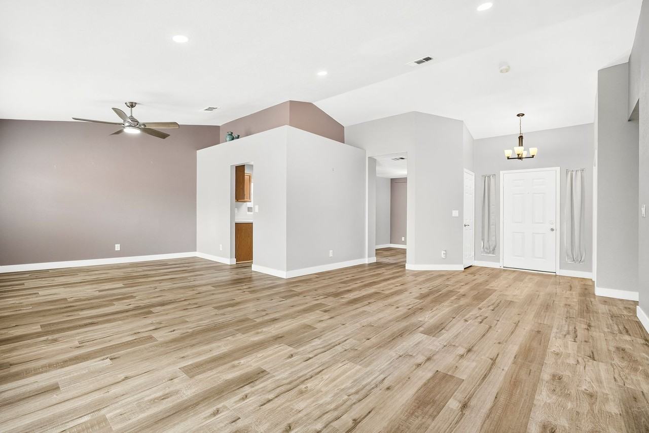 2803 Camelback Ln - Photo 6 of 14