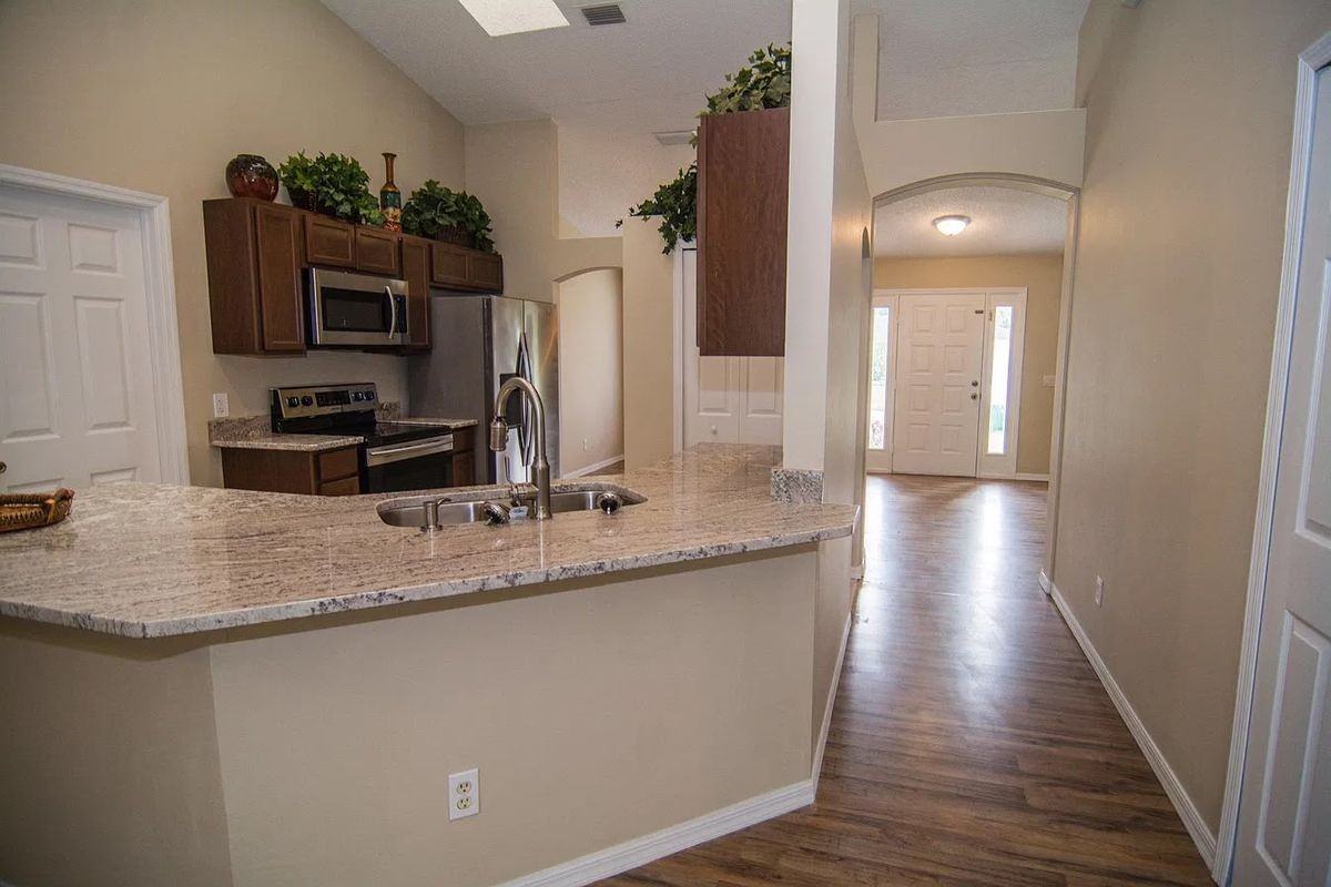 213 Sw Voltair Ter - Photo 3 of 15