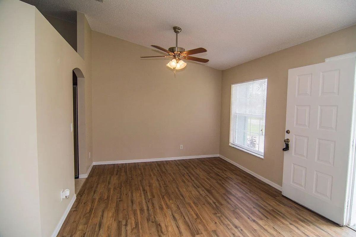 213 Sw Voltair Ter - Photo 5 of 15