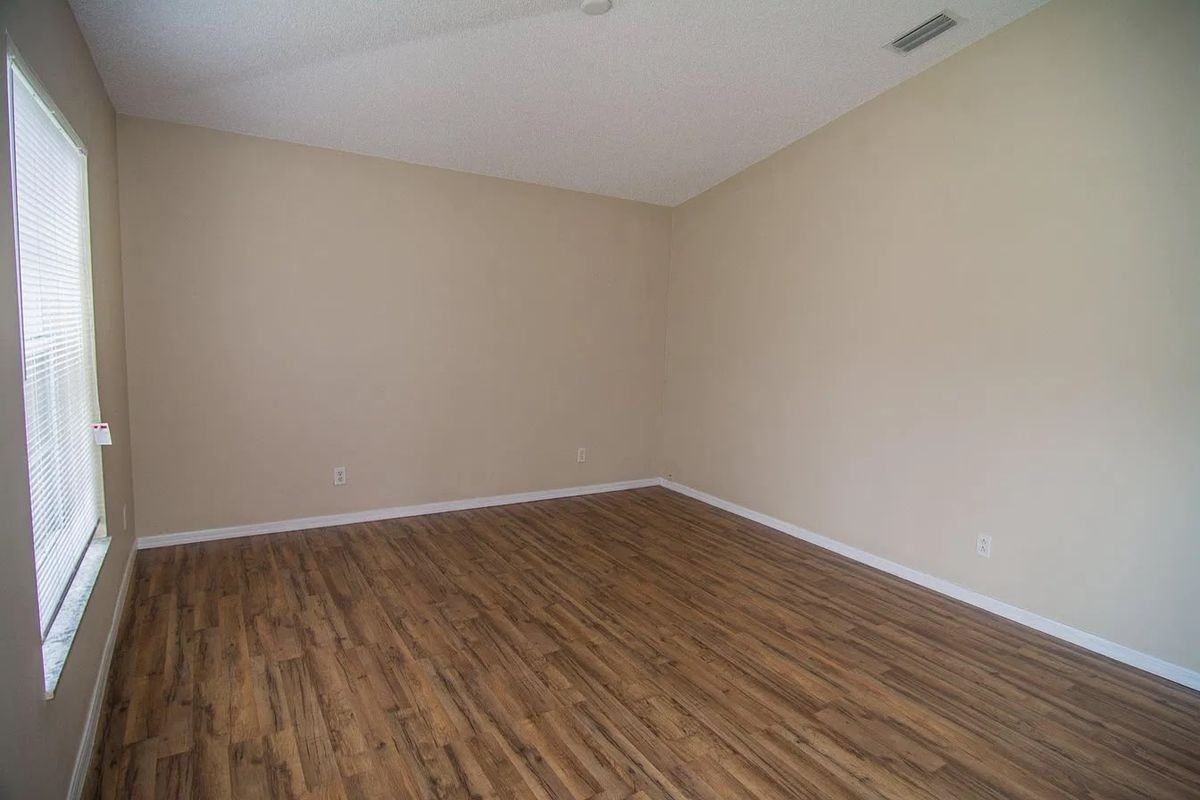 213 Sw Voltair Ter - Photo 7 of 15