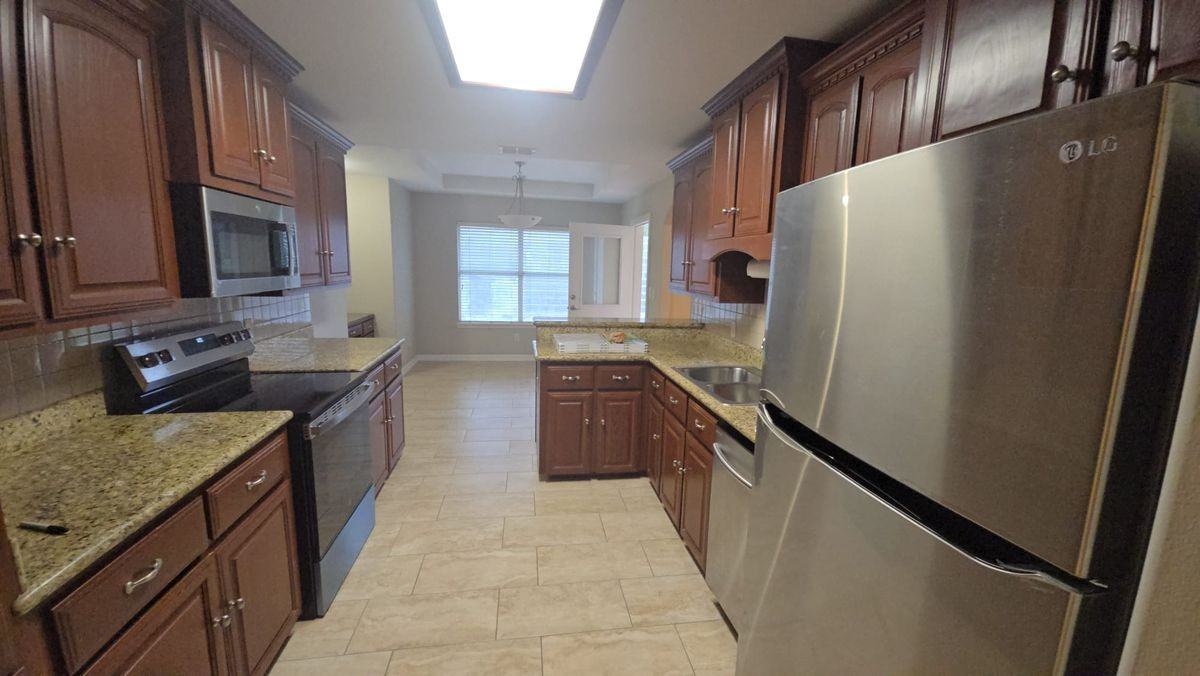 5009 W Sycamore Ave - Photo 3 of 16