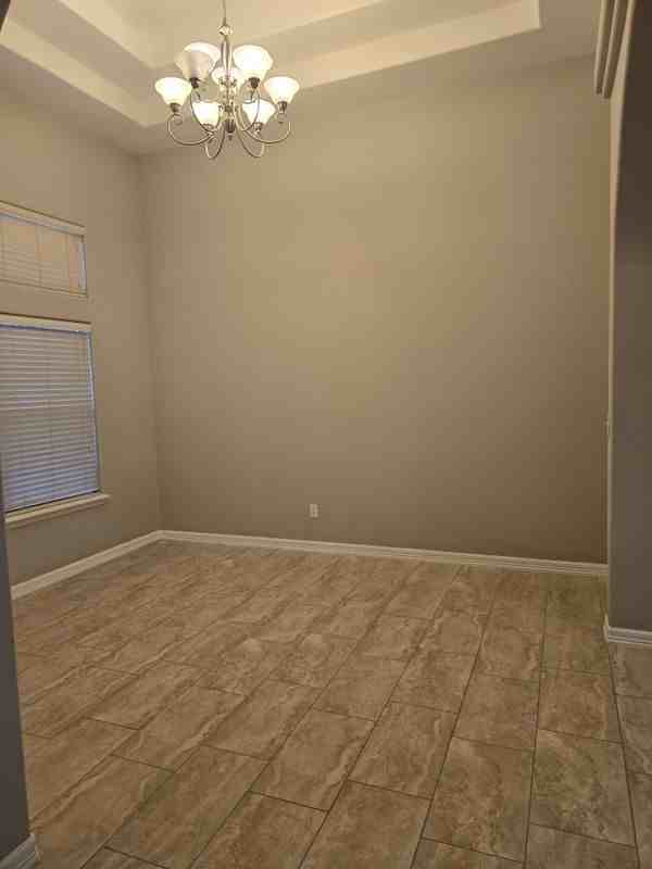 5009 W Sycamore Ave - Photo 5 of 16