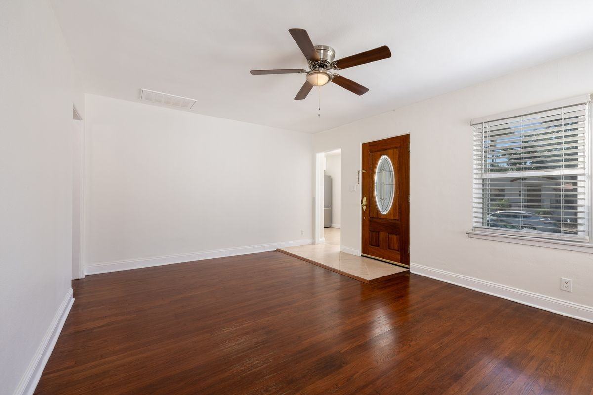 2417 Sonoma St - Photo 2 of 3