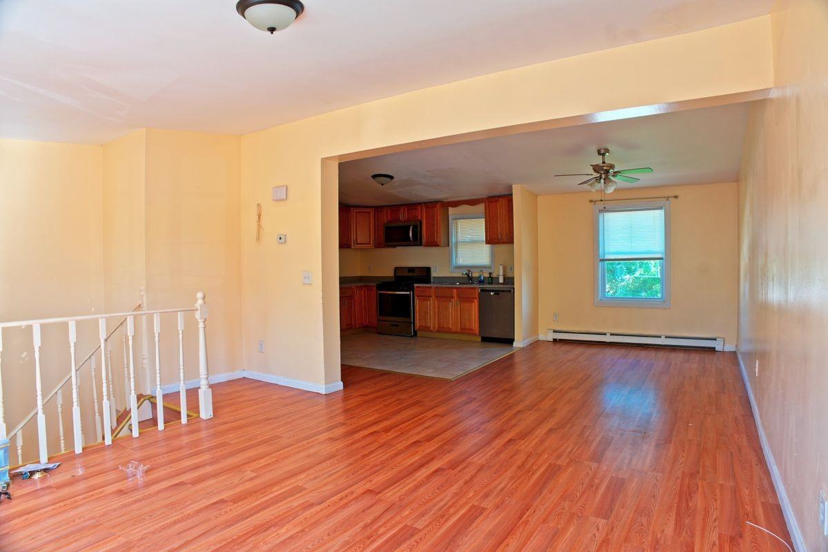 1095 Pinebrook Ct - Photo 4 of 12
