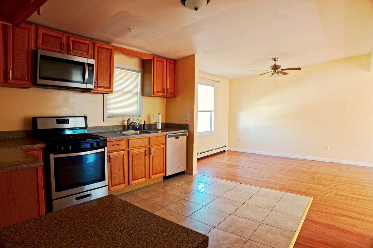 1095 Pinebrook Ct - Photo 6 of 12