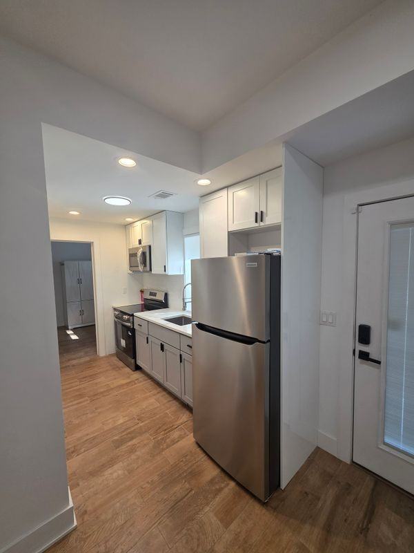 1614 Woodland Ave Se ##B - Photo 2 of 9