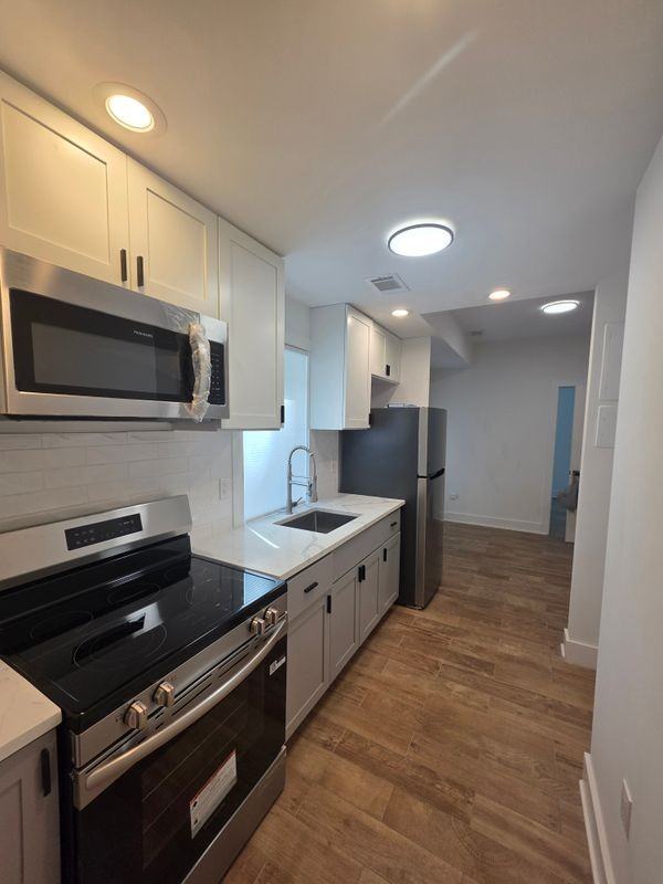 1614 Woodland Ave Se ##B - Photo 3 of 9