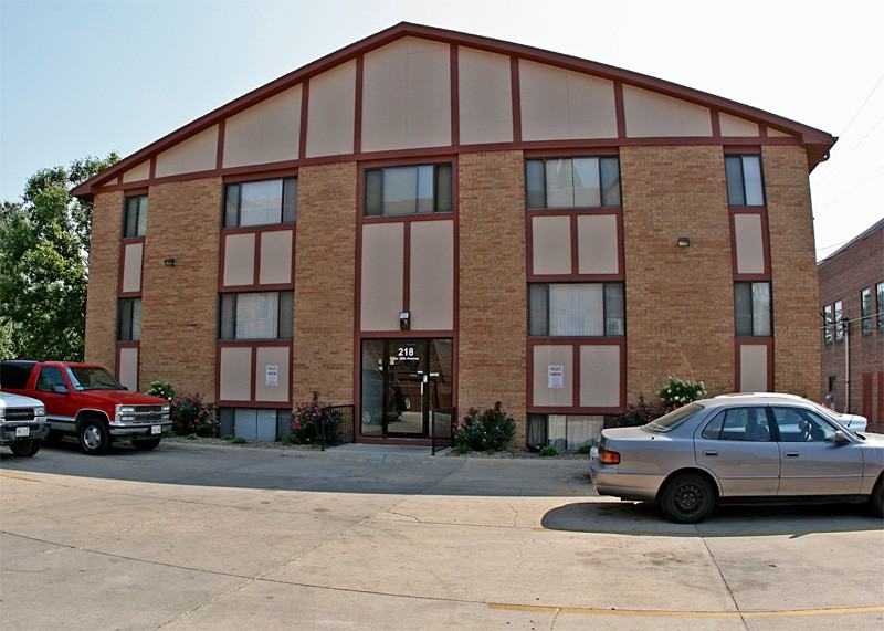 218 S 38th Ave - Photo 2 of 4