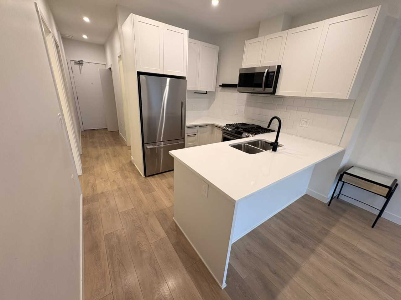 5415 Brydon Cres - Photo 3 of 15