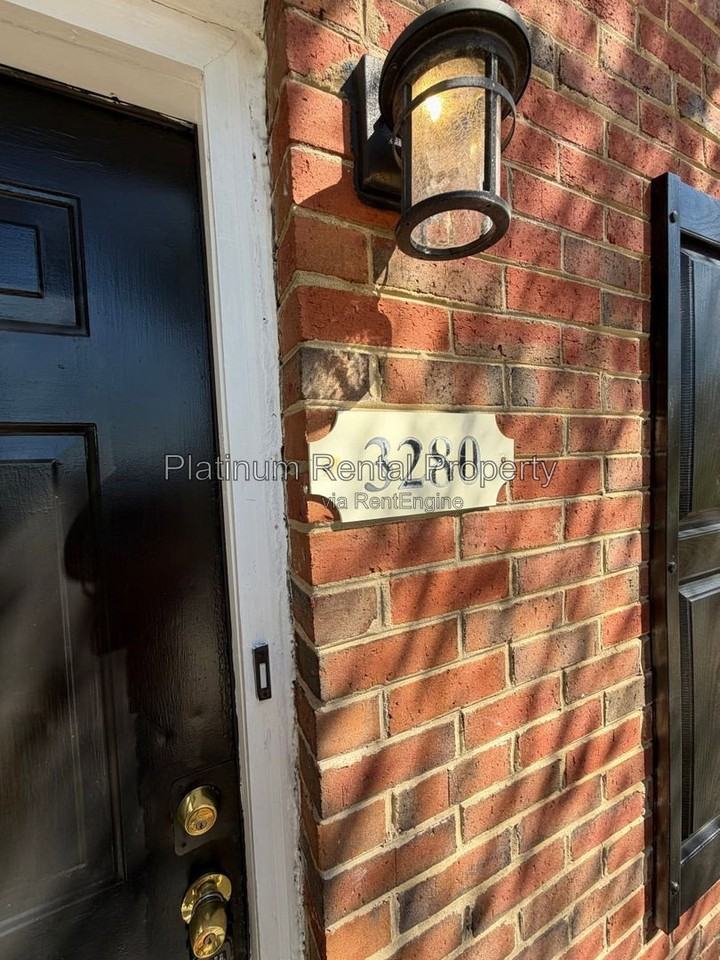 3280 Highpoint Ct - Photo 5 of 28
