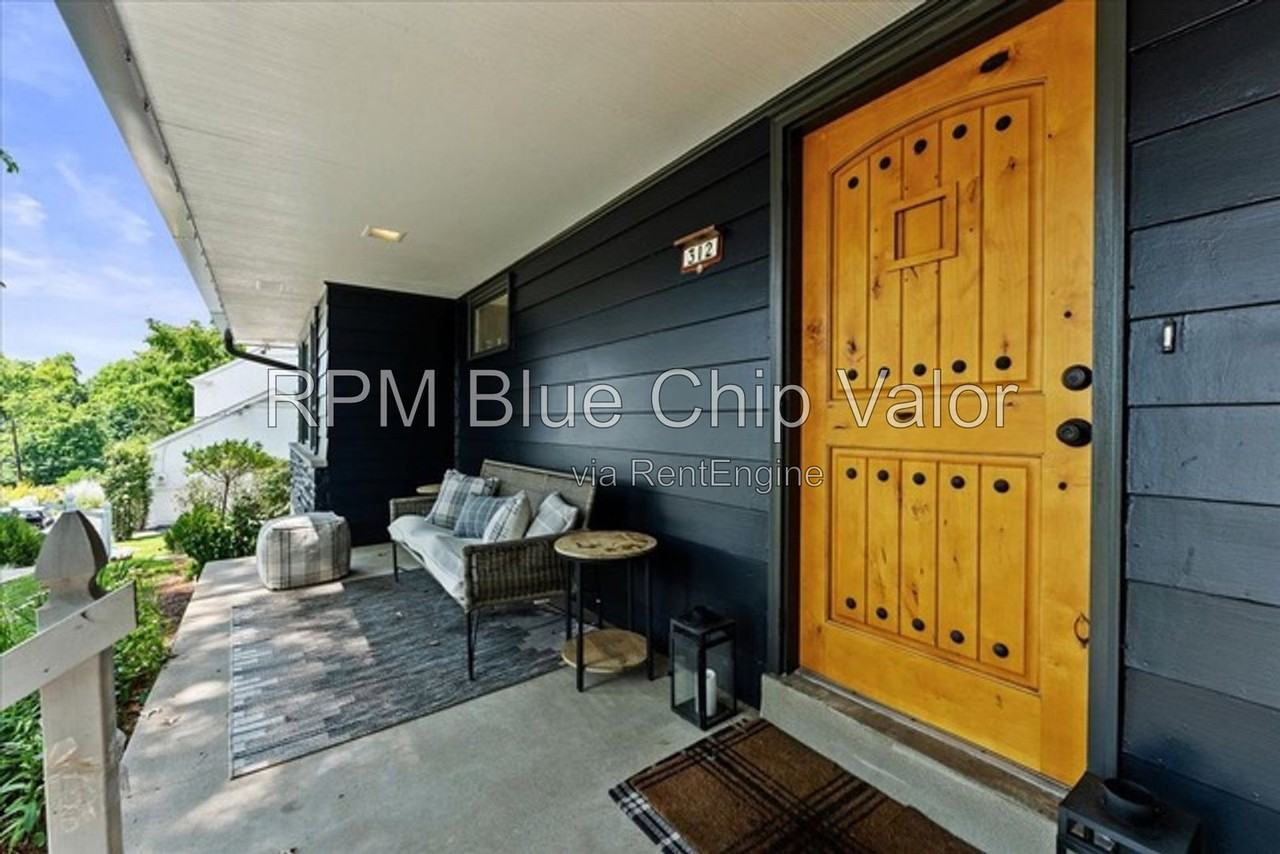 312 Ardon Ln - Photo 4 of 50