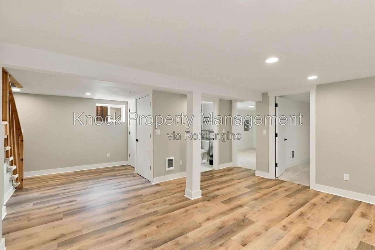 633 N Holland St #B - Photo 6 of 16