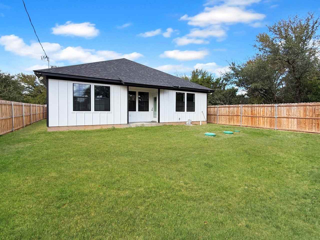 3025 Red Oak Dr - Photo 2 of 18