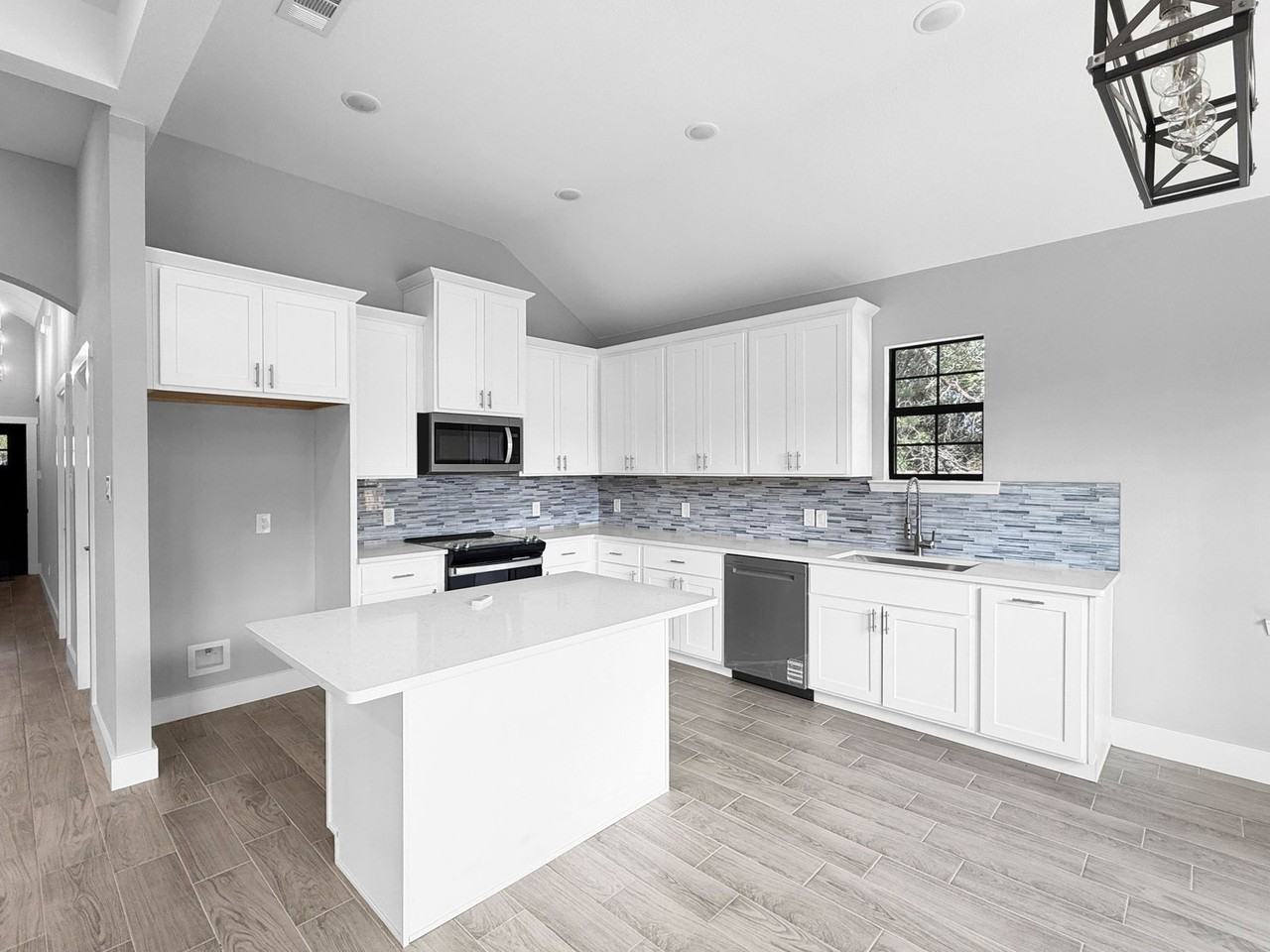 3025 Red Oak Dr - Photo 3 of 18