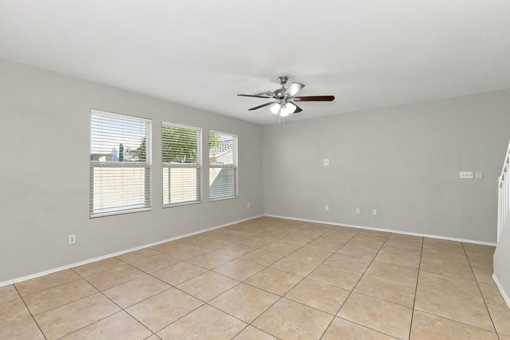 6061 S Wilson Dr - Photo 4 of 17