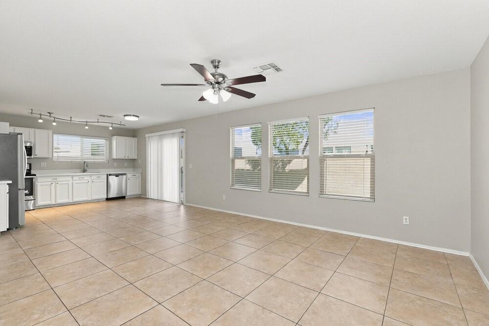 6061 S Wilson Dr - Photo 5 of 17