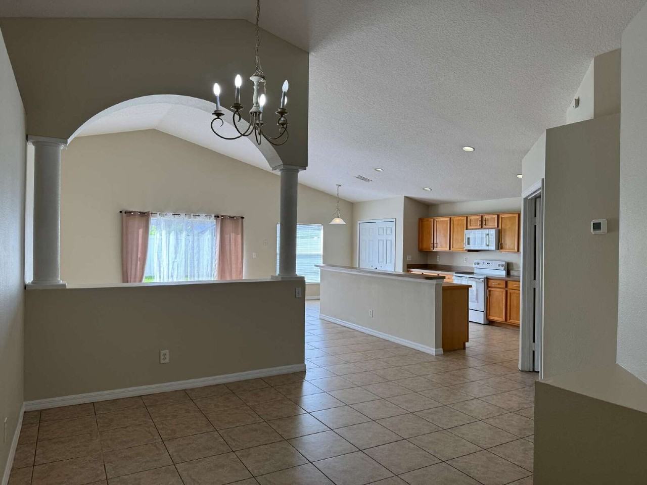4604 Woodford Dr - Photo 5 of 29