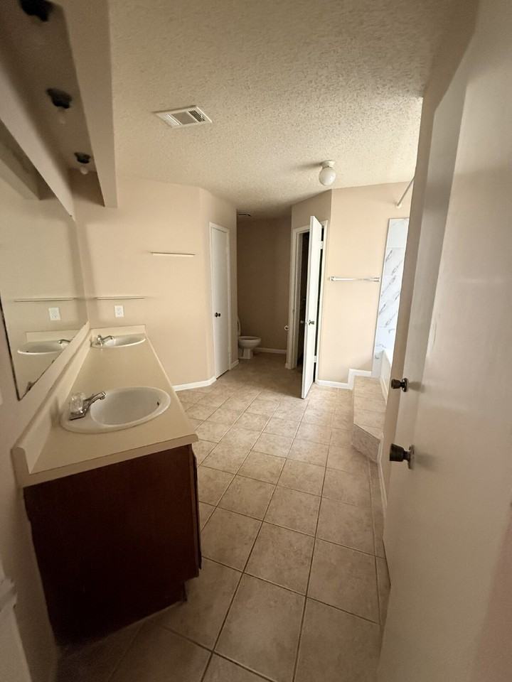 10602 Village Trail Dr - Photo 6 of 9