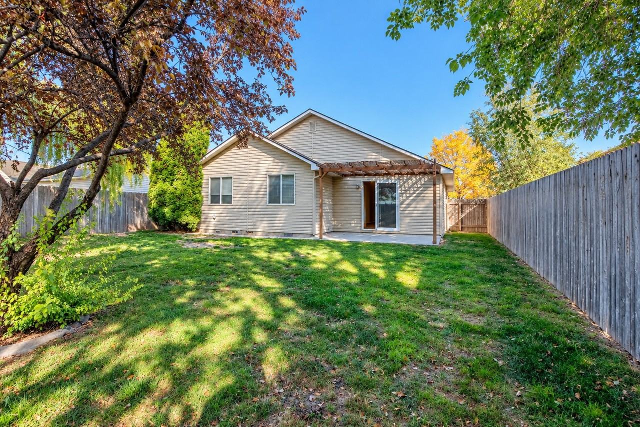 17885 Monarch Way - Photo 2 of 14
