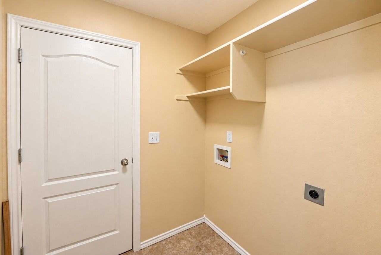 17885 Monarch Way - Photo 4 of 14
