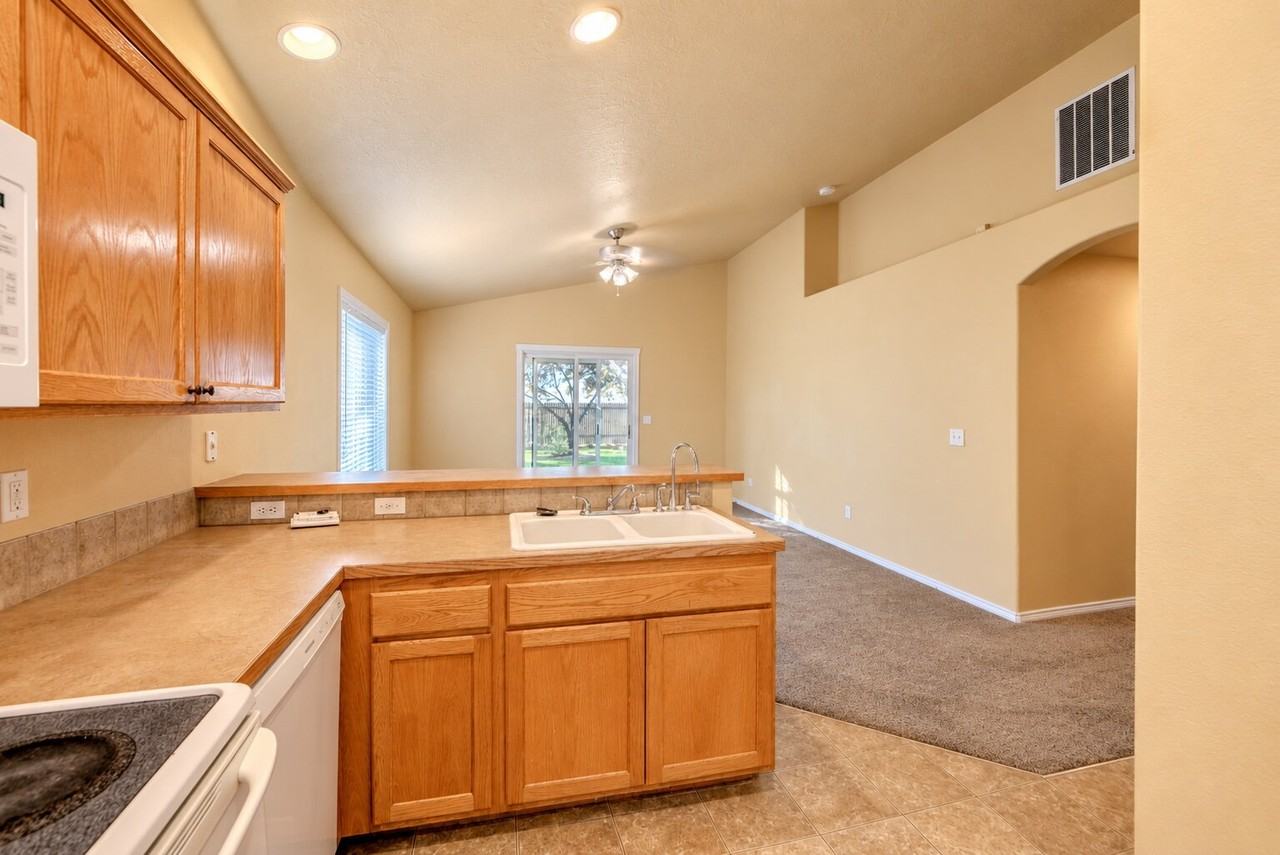 17885 Monarch Way - Photo 4 of 14