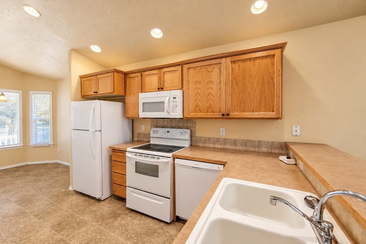 17885 Monarch Way - Photo 5 of 14