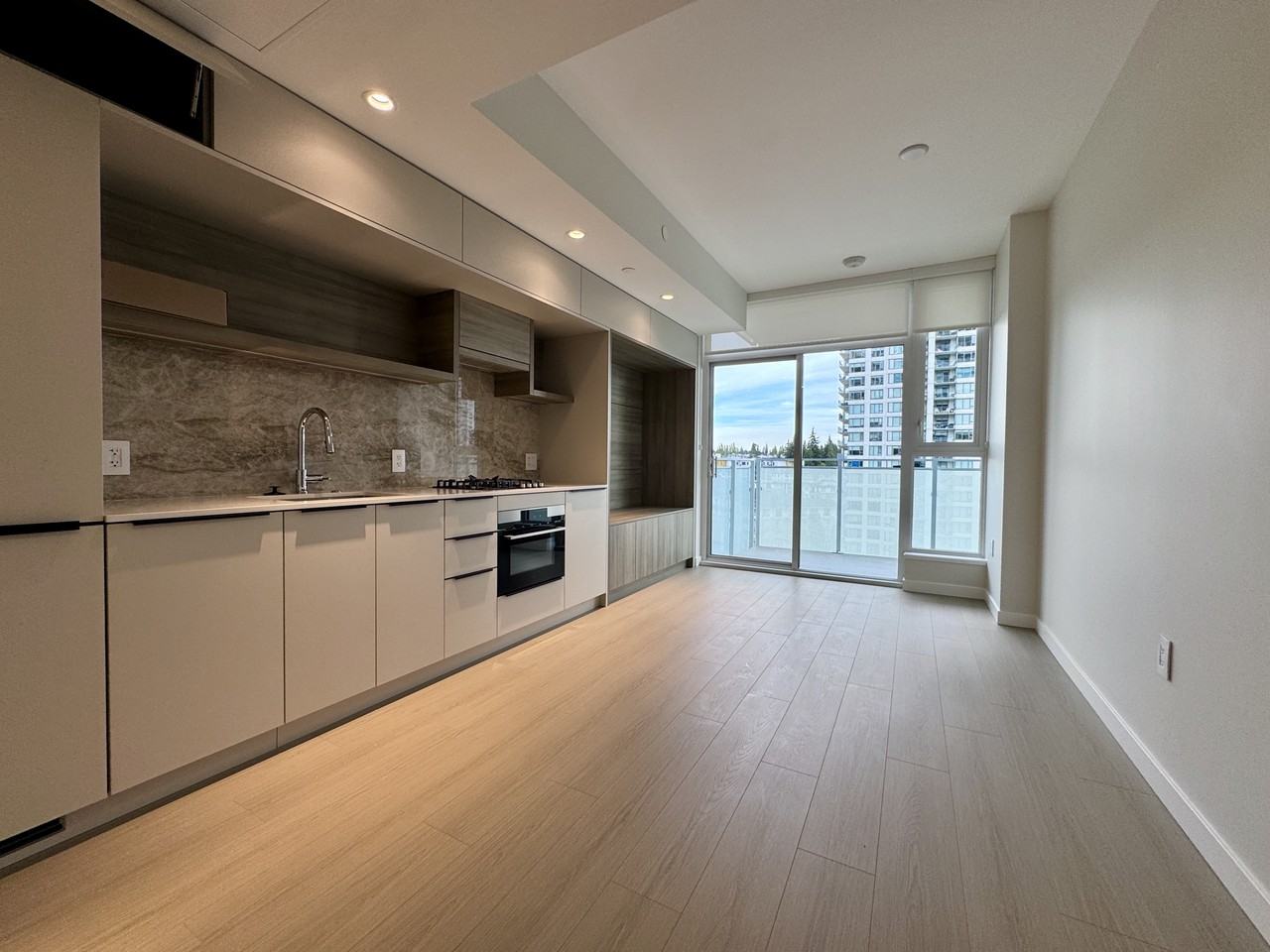 612 Elmwood Street #9xx - Photo 5 of 12