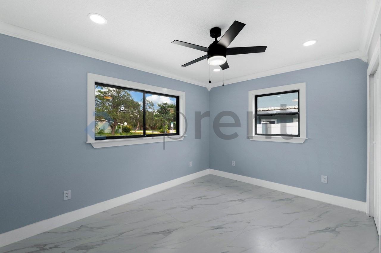4310 Huntington St Ne - Photo 4 of 31