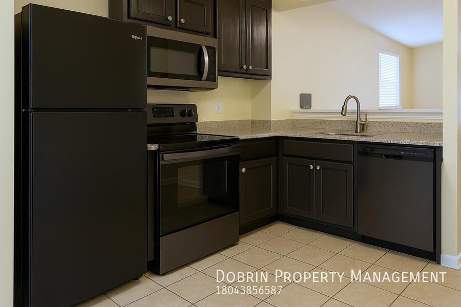 1274 Moore St - Photo 4 of 13